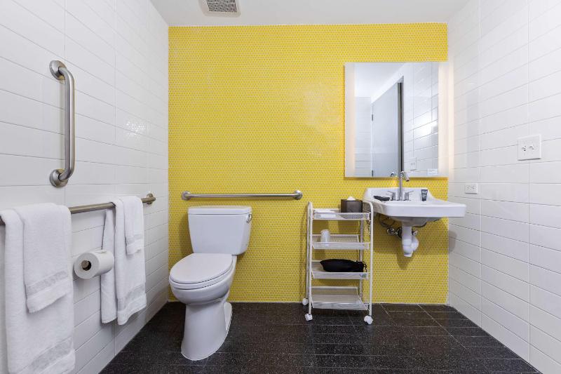 Queen Room - Mobility Accessible image 2