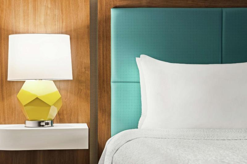 Hampton Inn Portland Airport - image 20