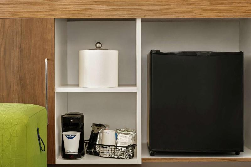 Hampton Inn Portland Airport - image 14