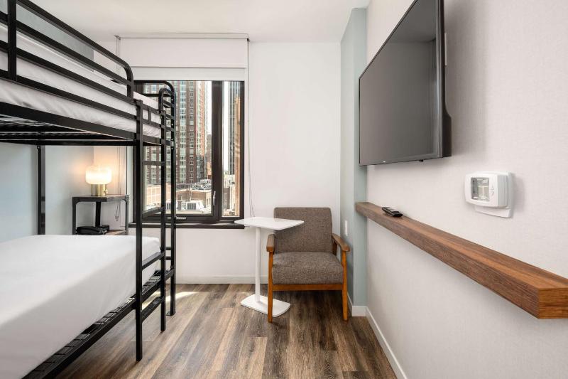 Twin Room with Bunk Beds image 3