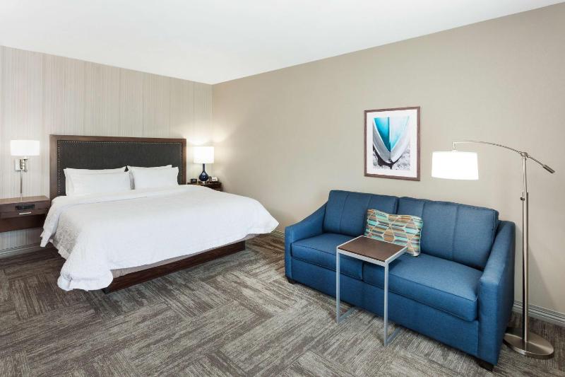 King Room with Sofa Bed - Non-Smoking image 3