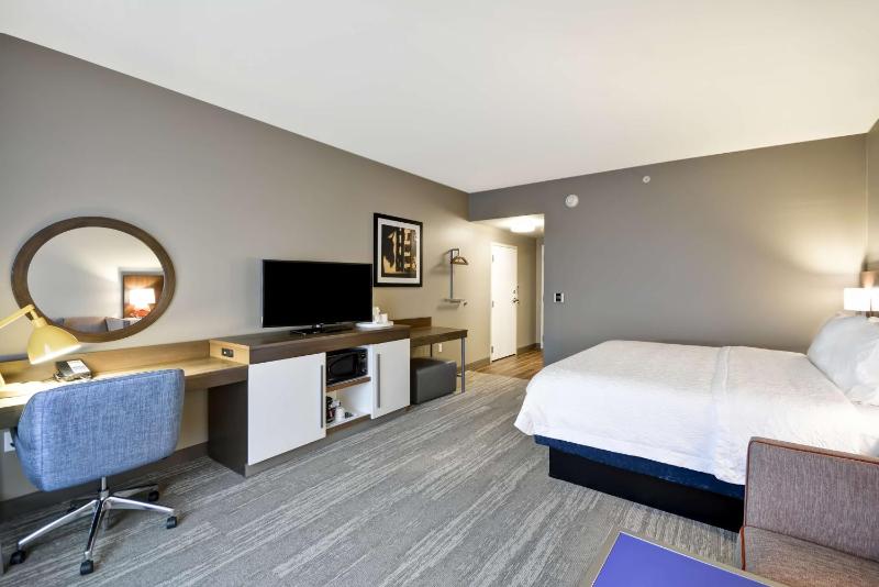 King Room image 4