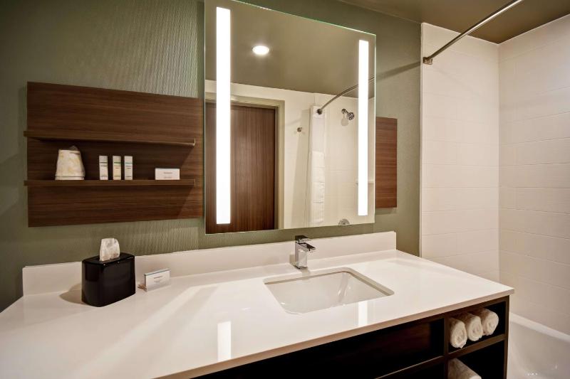 King Room - Hearing Access image 2