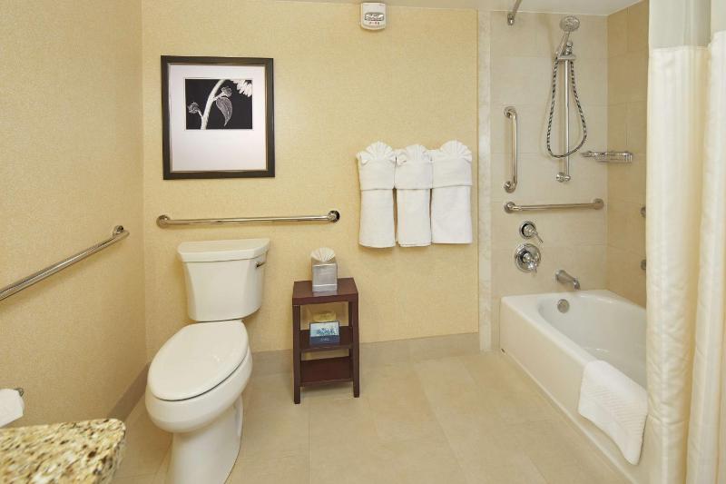 Double Room with Two Double Beds and Tub - Mobility/Hearing Accessible image 3