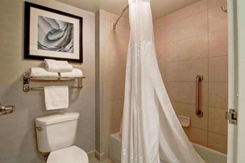 One-Bedroom Queen Suite with Two Queen Beds - Non-Smoking image 2