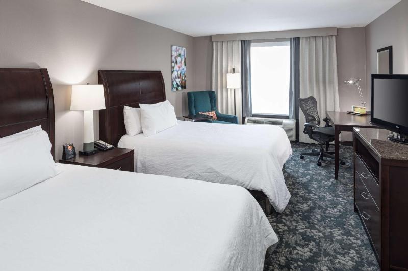 Queen Room with Two Queen Beds image 3