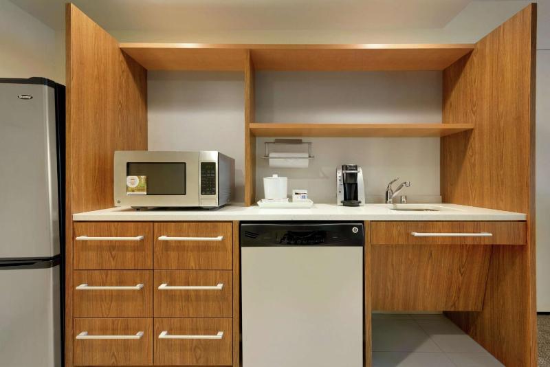 Queen Studio with Two Queen Beds - Mobility Access/Non-Smoking image 3