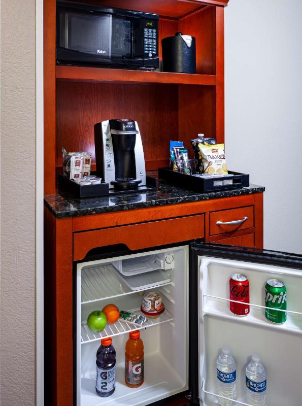 Premium King Room image 2