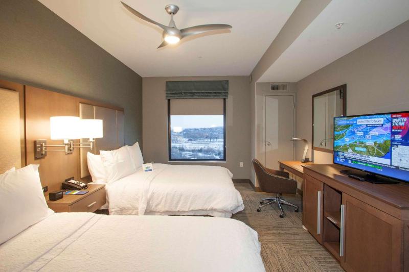 Queen Room with Two Queen Beds - Non-Smoking image 1