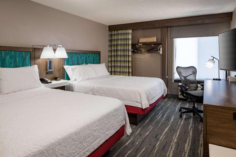 Room with Two Queen Beds - Non-Smoking image 4