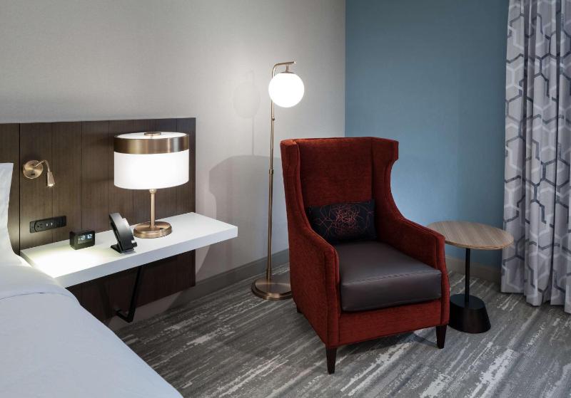 King Room with Transfer Shower - Mobility Access image 1