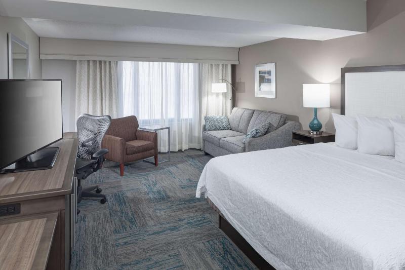 Hampton Inn St. Louis-Downtown (At the Gateway Arch) - image 14