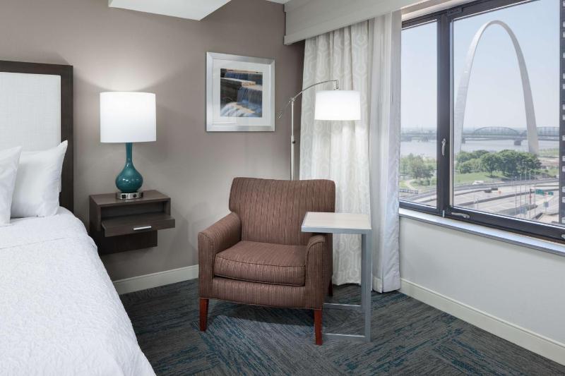 King Room - Arch View image 3