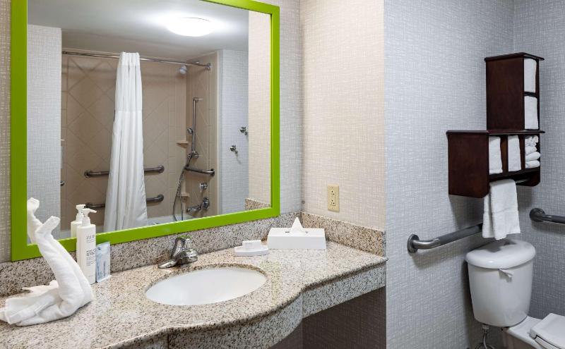 Hampton Inn & Suites St. Louis at Forest Park - image 15