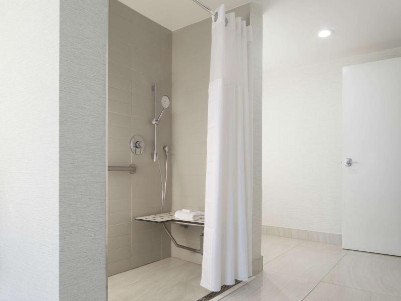 Queen Room with Two Queen Beds - Mobility Access image 1