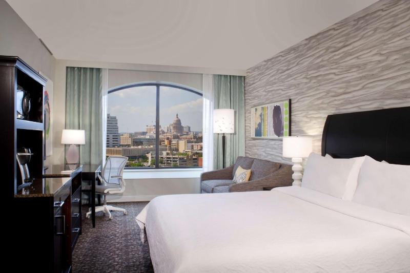 King Room image 4