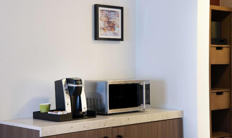 One-Bedroom King Suite with Bathtub - Mobility Access image 4