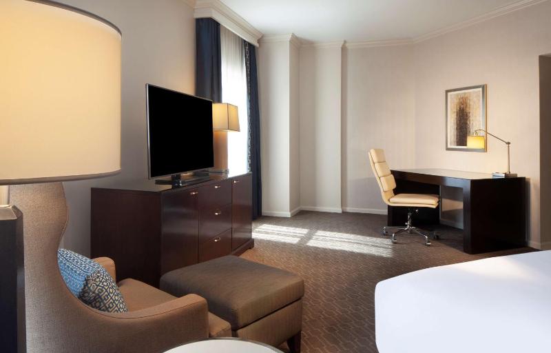 Corner King Room image 3