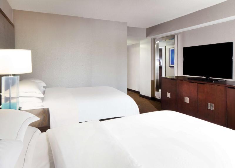 Double Room with Two Double Beds - Mobility Access image 3