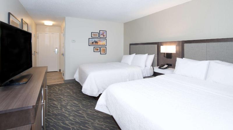 Room with Two Queen Beds - Non-Smoking image 4