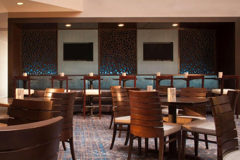 Embassy Suites by Hilton Houston Near the Galleria - image 4