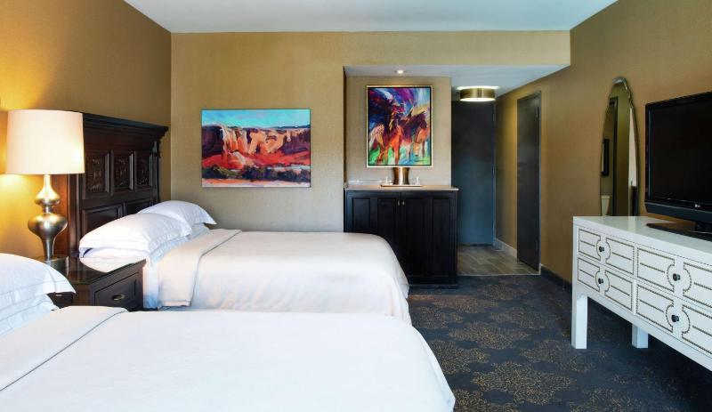 Deluxe Double Room with Two Double Beds image 4