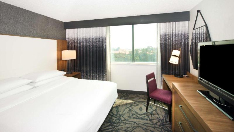 Two-Room Executive King Suite - Non-Smoking image 3