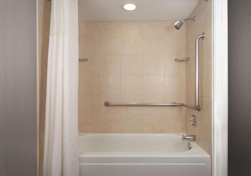 King Room with Bath Tub - Hearing Accessible/Non-Smoking image 2