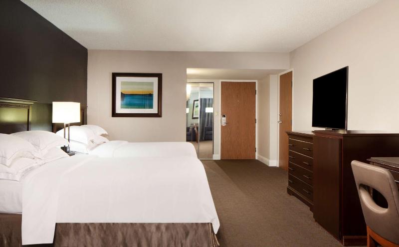 Deluxe Double Room with Two Double Beds image 3