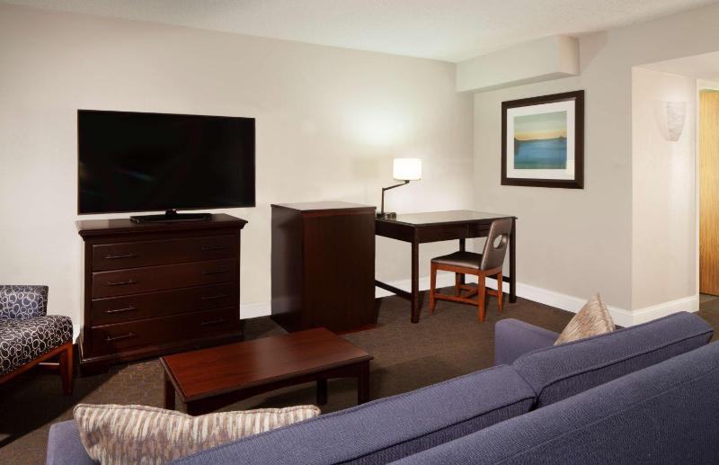 King Room with Pool View image 3
