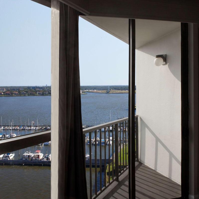 King Room with Lake View image 3