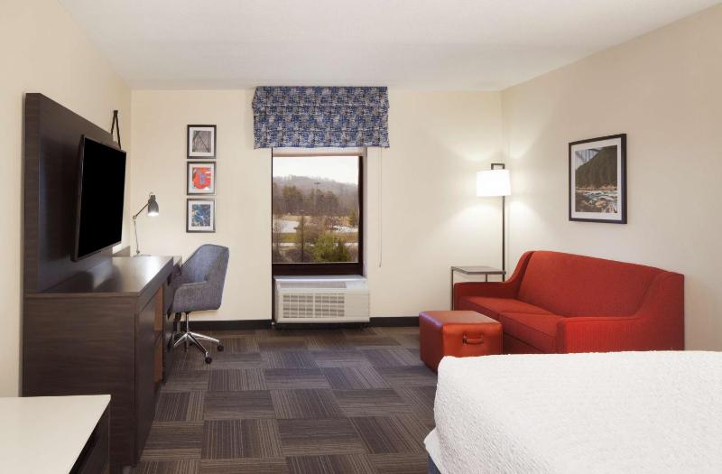 King Room with Sofa Bed - Non-Smoking image 1