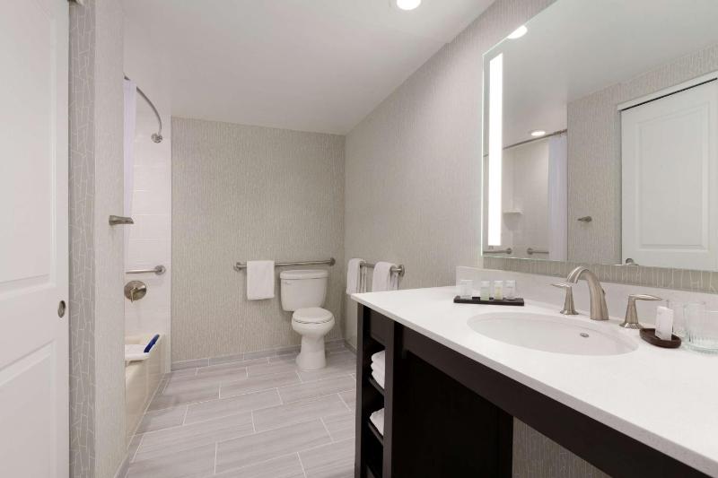 King Suite - Disability Access/Non-Smoking image 2