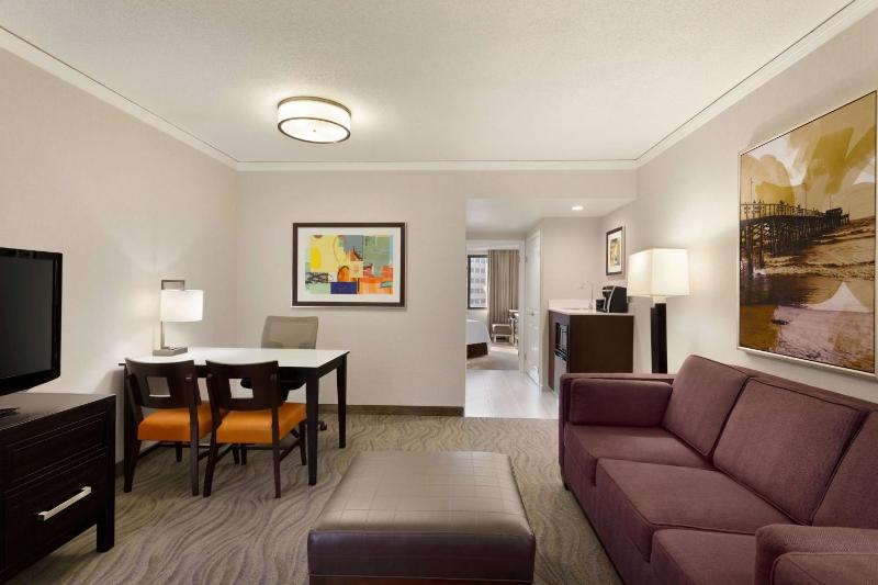 Queen Suite with Two Queen Beds - Non-Smoking image 2