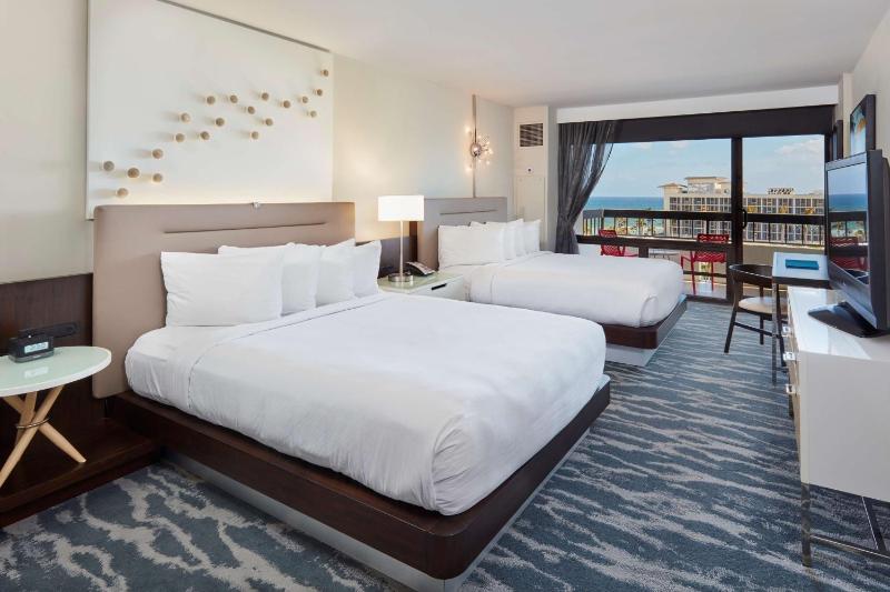 Queen Room with Two Queen Beds and Balcony with Water View image 4