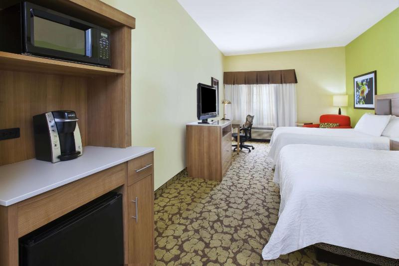 Queen Room with Two Queen Beds image 2
