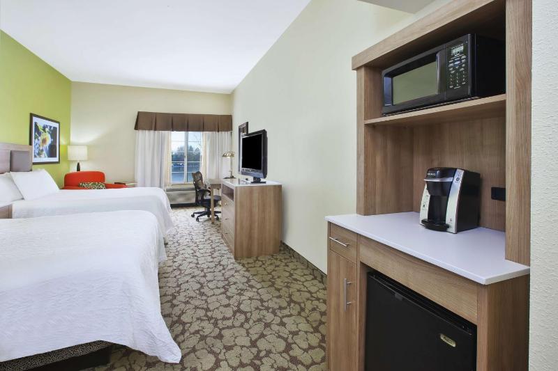Deluxe Queen Room with Two Queen Beds - Lake View image 2
