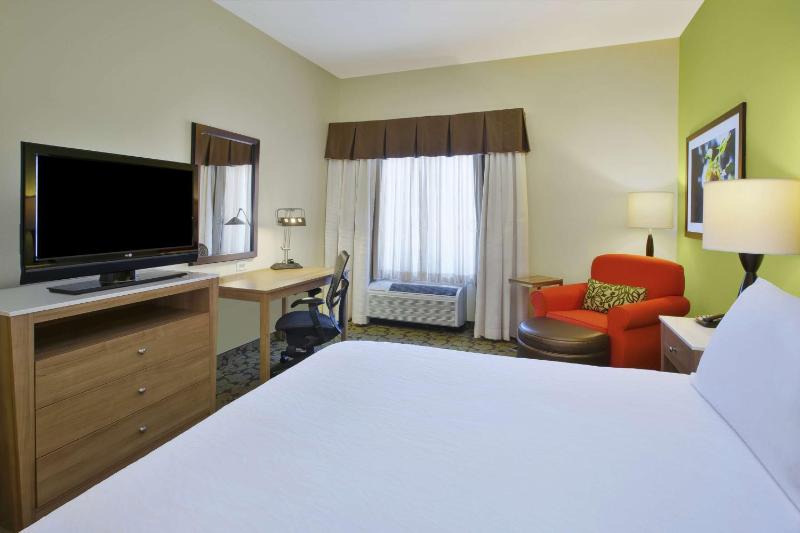 Deluxe King Room with Lake View image 2
