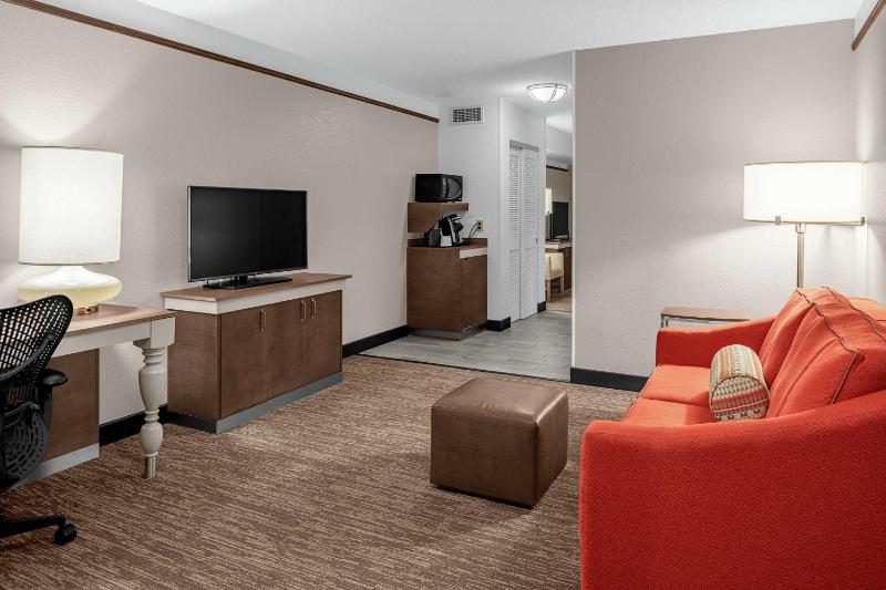 Junior Suite with Two Queen Beds image 4