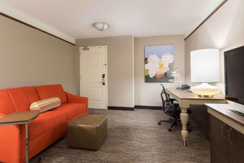 Junior King Suite with Sofa Bed image 4