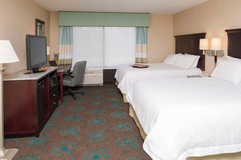 One-Bedroom Suite with Two Queen Beds and Kitchen - Non-Smoking image 3