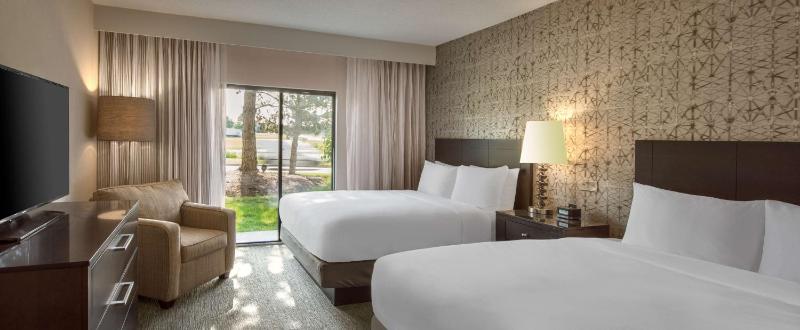Junior Suite with Two Double Beds image 4