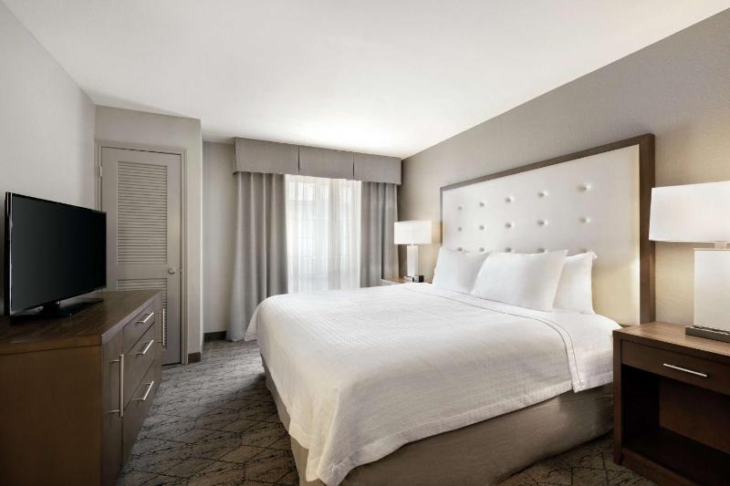 Two-Bedroom Suite with Separate Bathrooms - Non-Smoking image 4