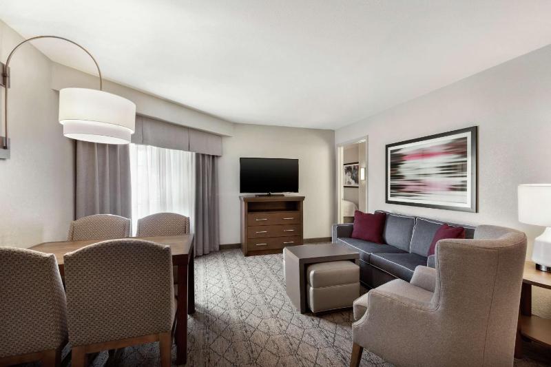 Two-Bedroom Suite (8 Adults) image 3