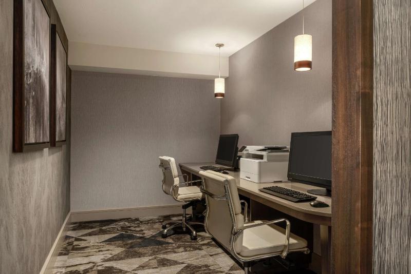 Homewood Suites by Hilton Portland Airport - image 27