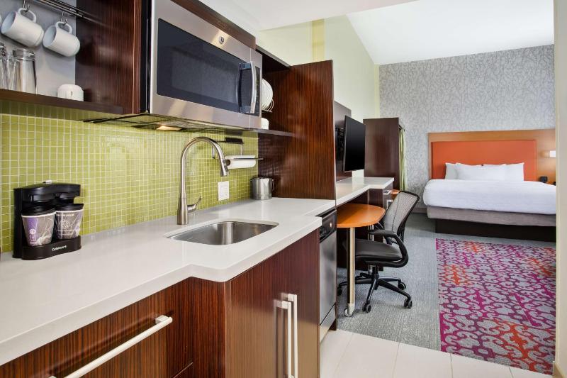Corner King Studio Suite with City View - Non-Smoking image 1