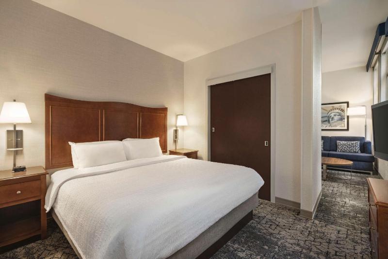 Executive Studio Suite with King Bed image 2