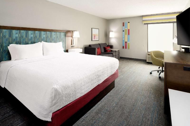 King Room with Accessible Tub - Mobility and Hearing Access/Non-Smoking image 4