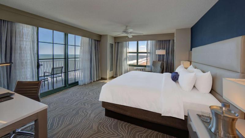 King Corner Room with Beachfront View and Balcony image 4