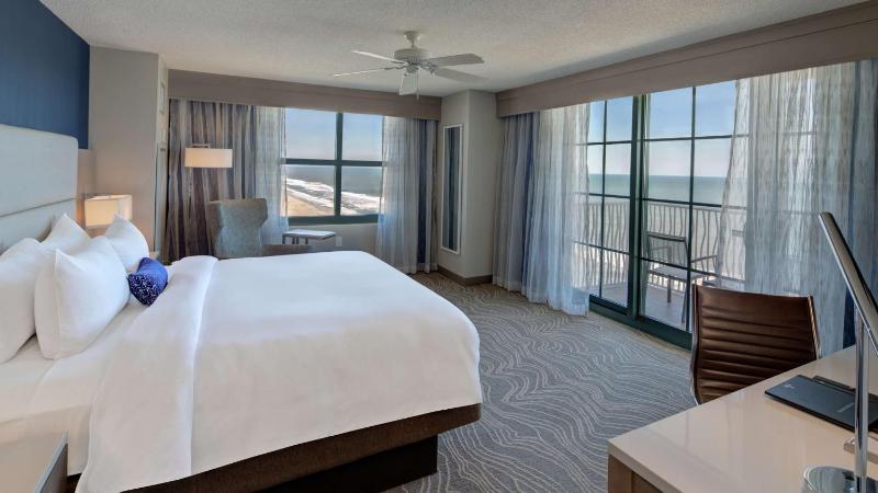 King Corner Room with Beachfront View and Balcony image 3